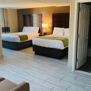 Queen Suite Two Queen Beds Non-Smoking